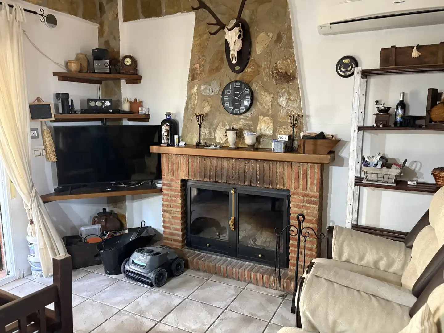 Houses for sale in Diseminado Tenteson Bellavista, 56, Puente Jontoya - Puente de la Sierra - El Arroyo Living room of Houses for sale in Jaén with Air Conditioner, Private garden and Terrace