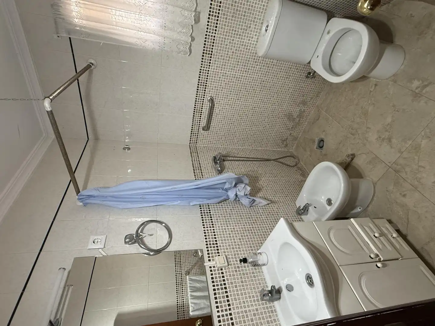 Bathroom of Flat for sale in Sevilla  with Heating and Furnished