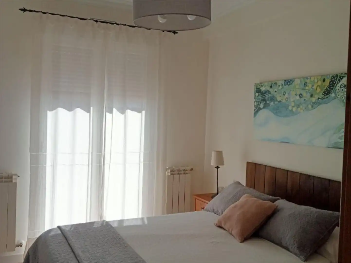 Habitación de Apartamento de alquiler en  Logroño con Calefacción, Amueblado y Balcón