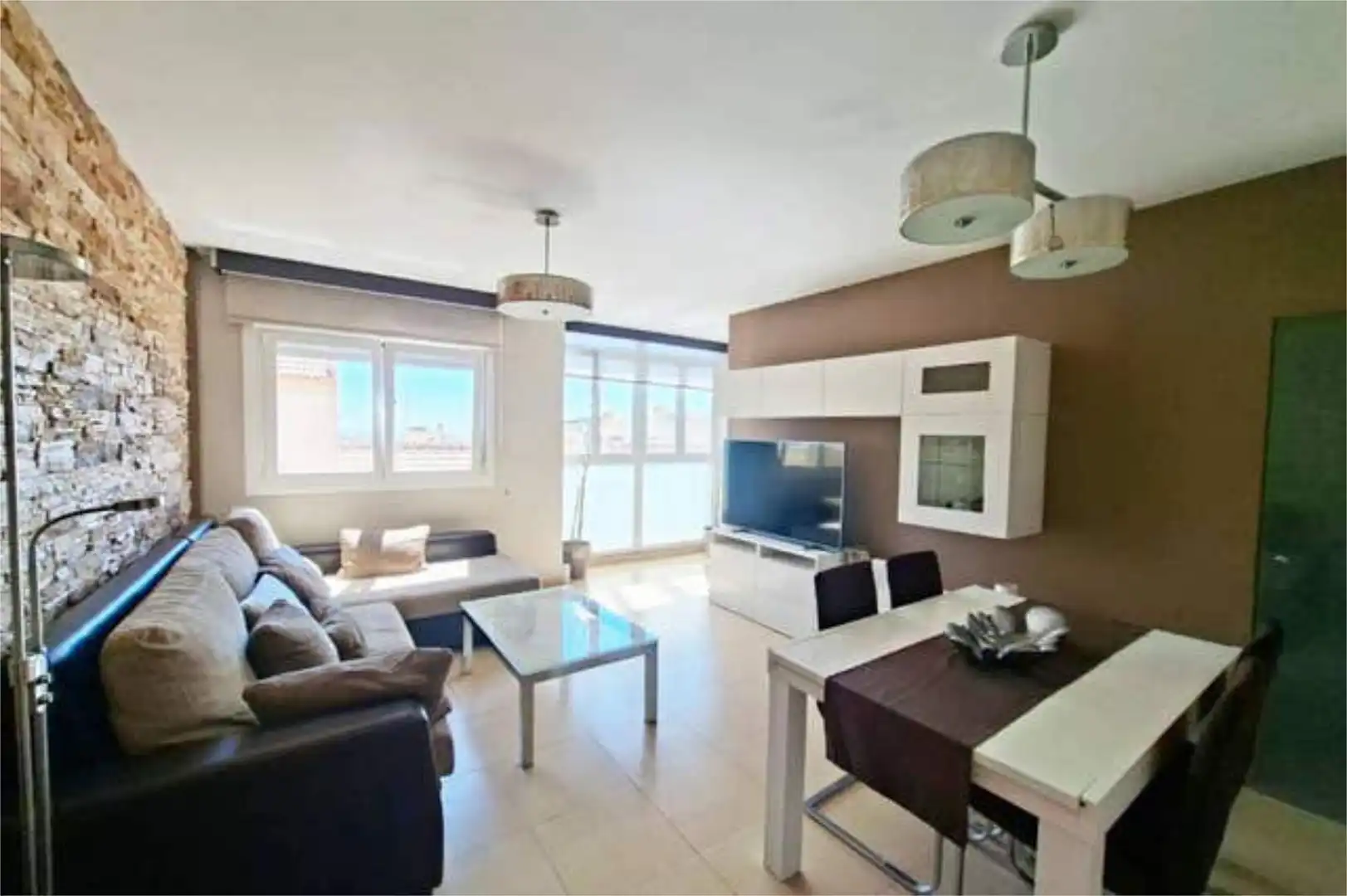 Ático en venta en Aguadulce Sur Sala de estar de Ático en venta en Roquetas de Mar con Calefacción, Terraza y Amueblado