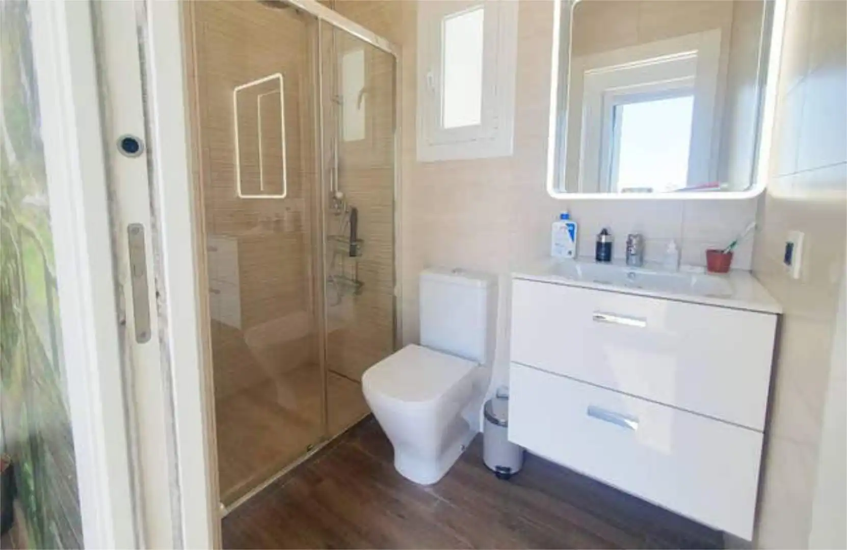 Ático en venta en Aguadulce Sur Baño de Ático en venta en Roquetas de Mar con Calefacción, Terraza y Amueblado