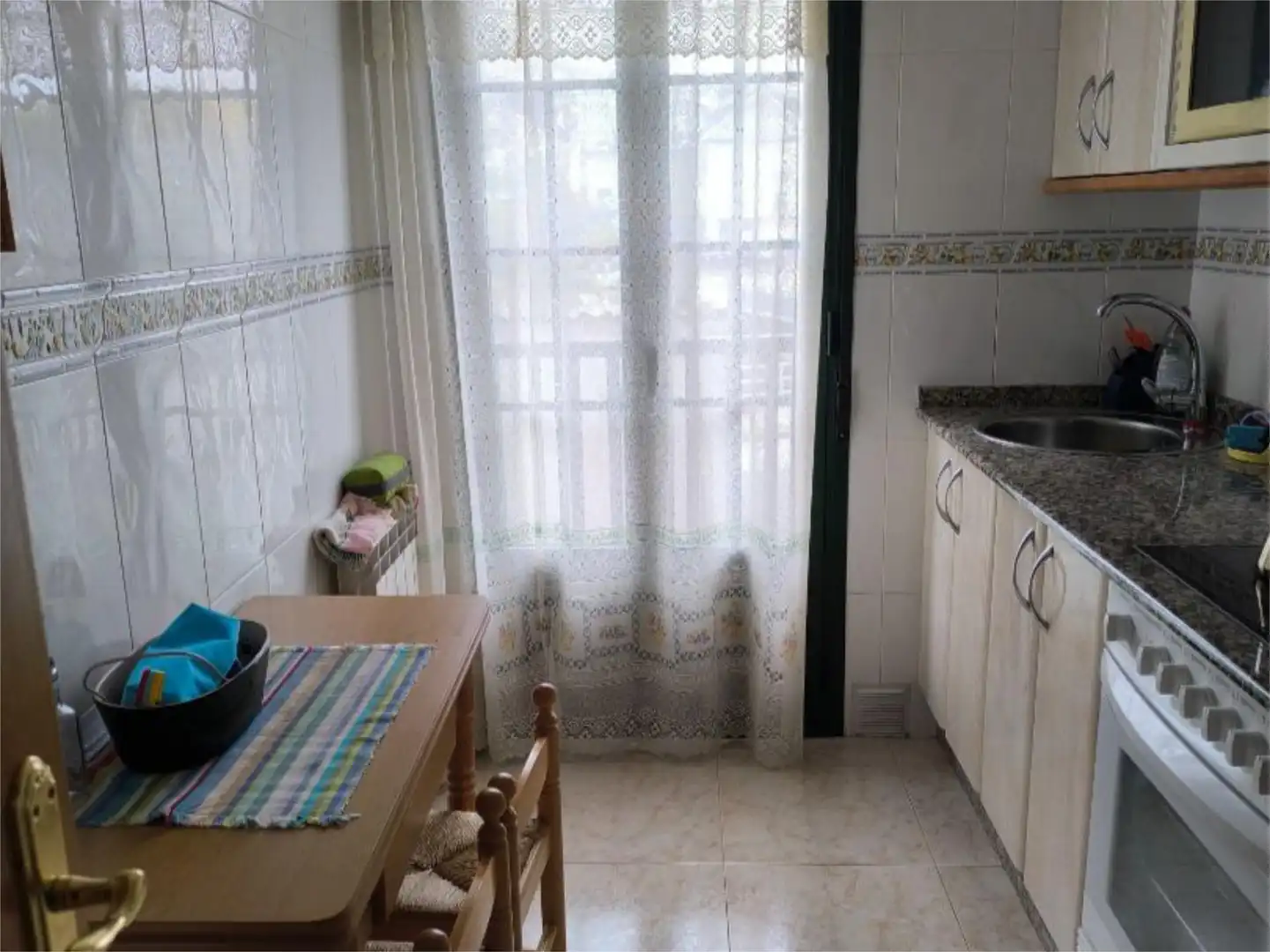Flat for sale in Calle la Granja, 43, Villafranca del Bierzo Kitchen of Flat for sale in Villafranca del Bierzo with Terrace, Furnished and Community parking