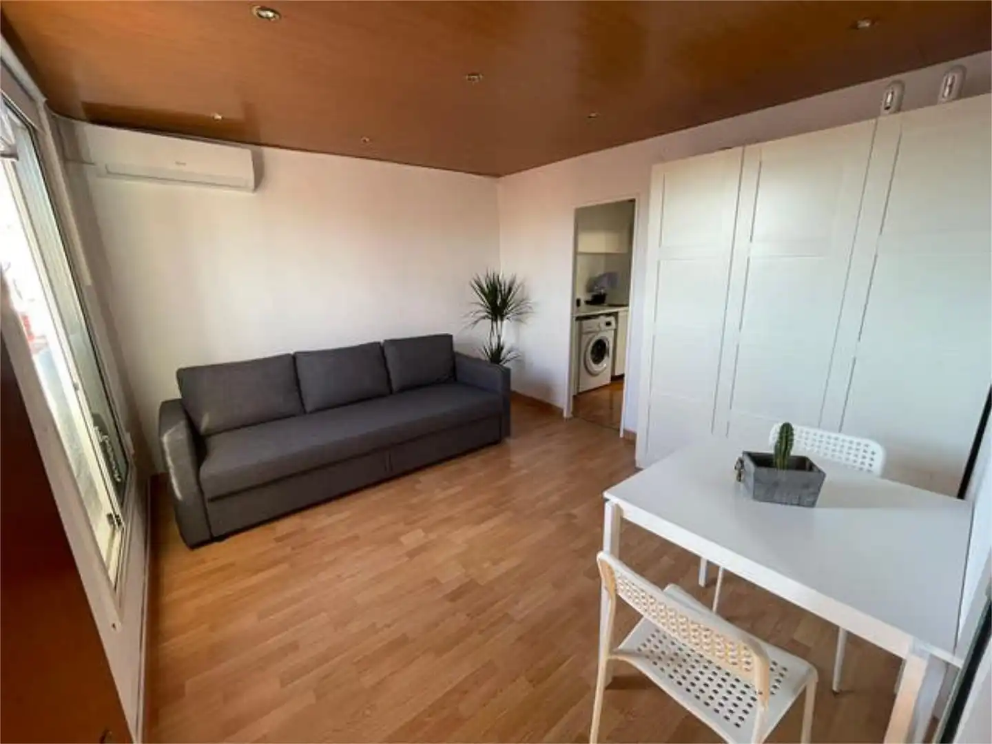 Sala de estar de Piso de alquiler en L'Hospitalet de Llobregat con Calefacción, Terraza y Amueblado