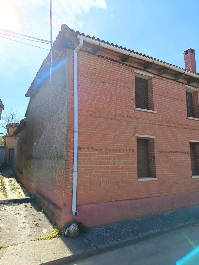 Finca rústica en venda a Calle Arriba, Gradefes Vista exterior de Finca rústica en venda en Gradefes amb Jardí privat, Terrassa i Traster