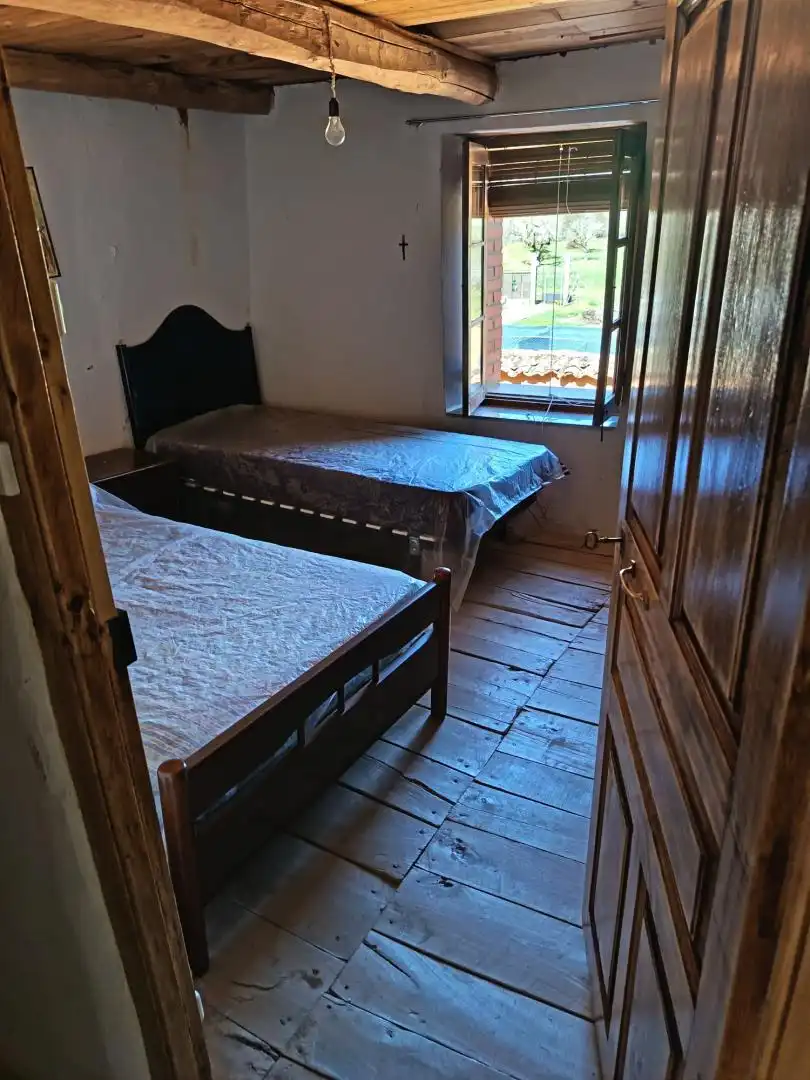 Finca rústica en venda a Calle Arriba, Gradefes Dormitori de Finca rústica en venda en Gradefes amb Jardí privat, Terrassa i Traster