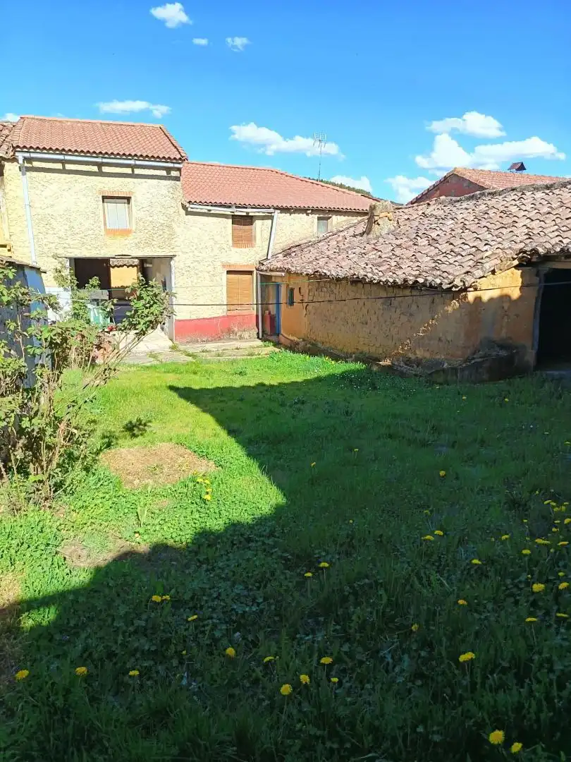 Finca rústica en venda a Calle Arriba, Gradefes Finca rústica en venda en Gradefes amb Jardí privat, Terrassa i Traster