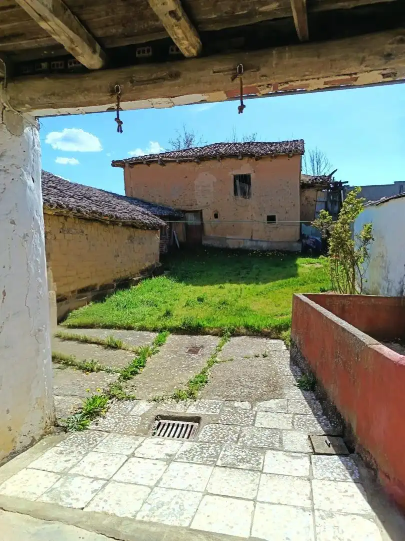 Finca rústica en venda a Calle Arriba, Gradefes Finca rústica en venda en Gradefes amb Jardí privat, Terrassa i Traster