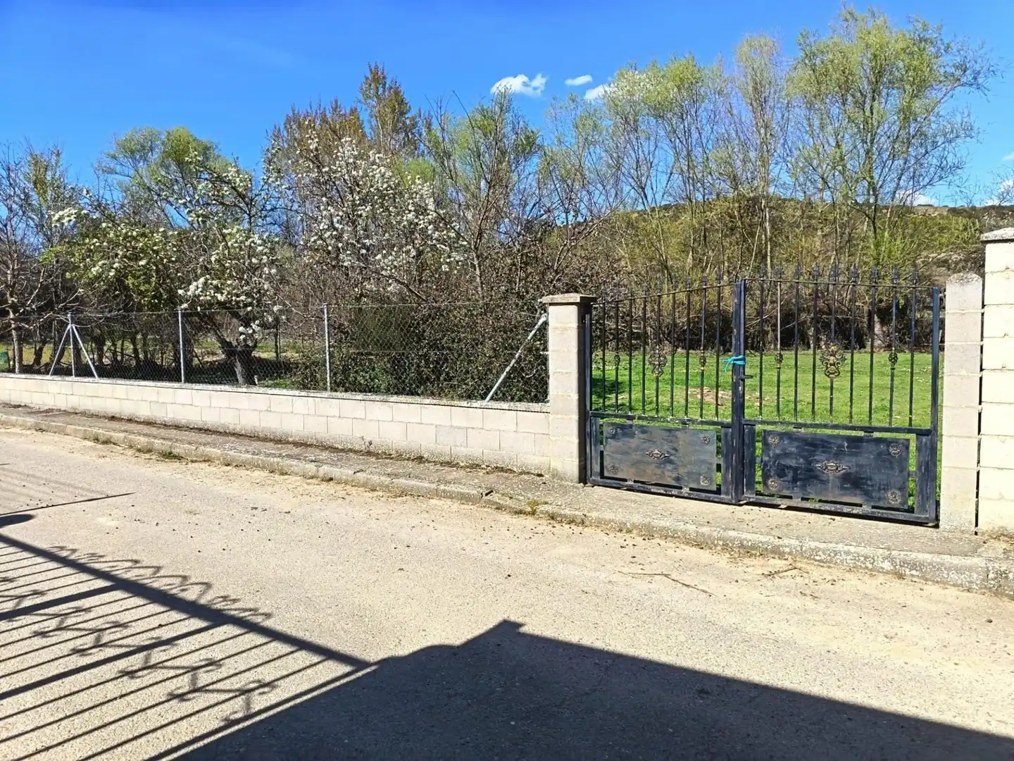 Finca rústica en venda a Calle Arriba, Gradefes Finca rústica en venda en Gradefes amb Jardí privat, Terrassa i Traster