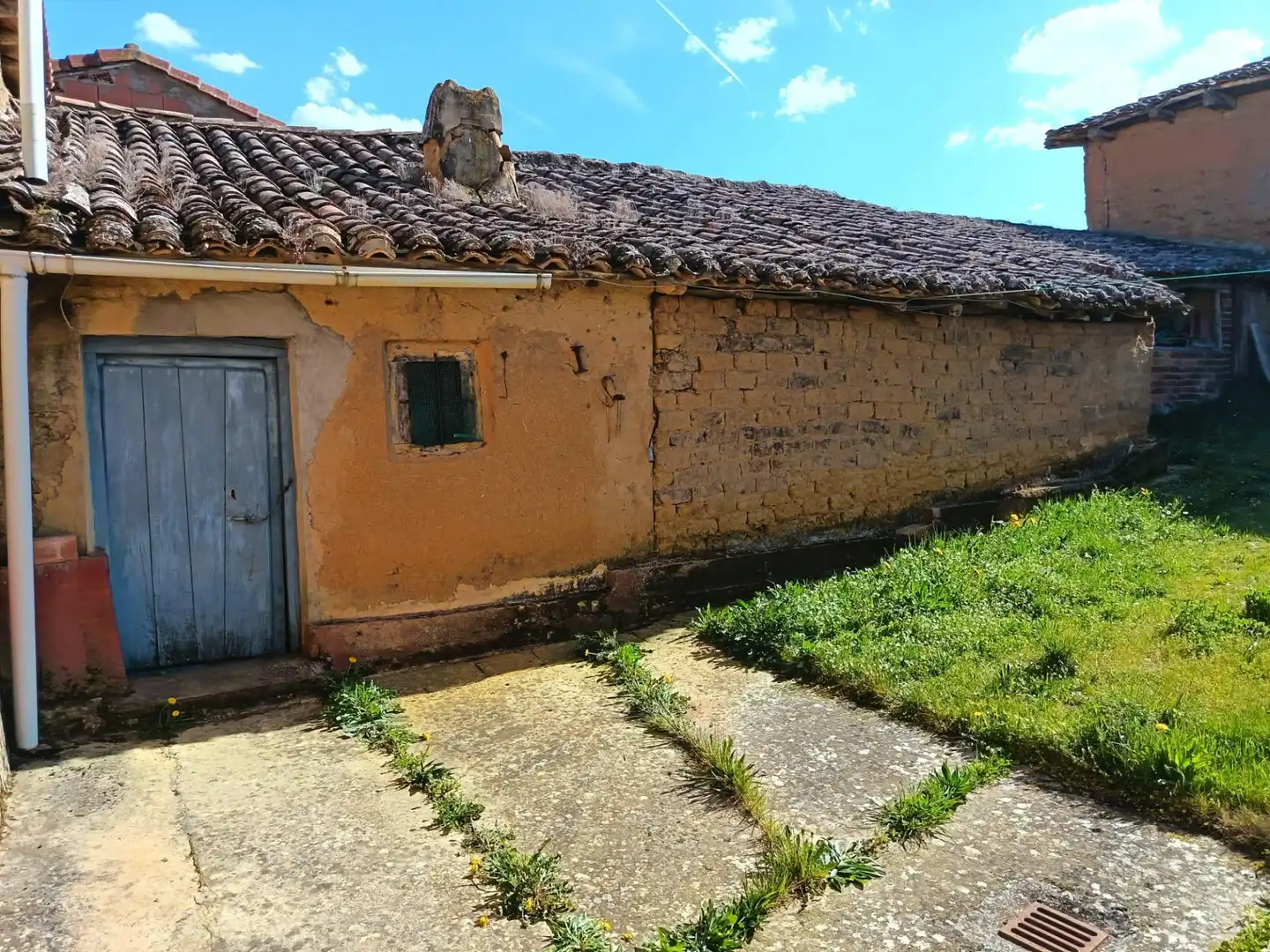Finca rústica en venda a Calle Arriba, Gradefes Vista exterior de Finca rústica en venda en Gradefes amb Jardí privat, Terrassa i Traster
