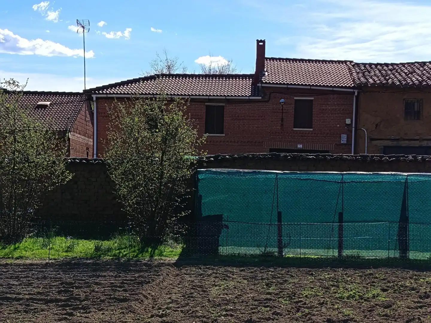 Finca rústica en venda a Calle Arriba, Gradefes Vista exterior de Finca rústica en venda en Gradefes amb Jardí privat, Terrassa i Traster