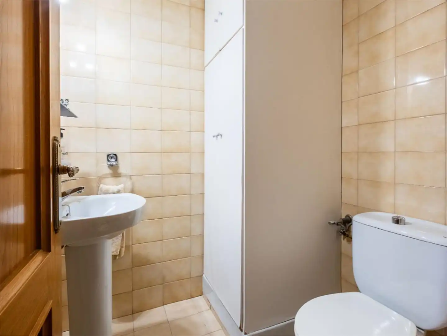 Flat for sale in Calle de Nuria, 93, Mirasierra Bathroom of Flat for sale in Madrid Capital with Terrace, Swimming Pool and Balcony