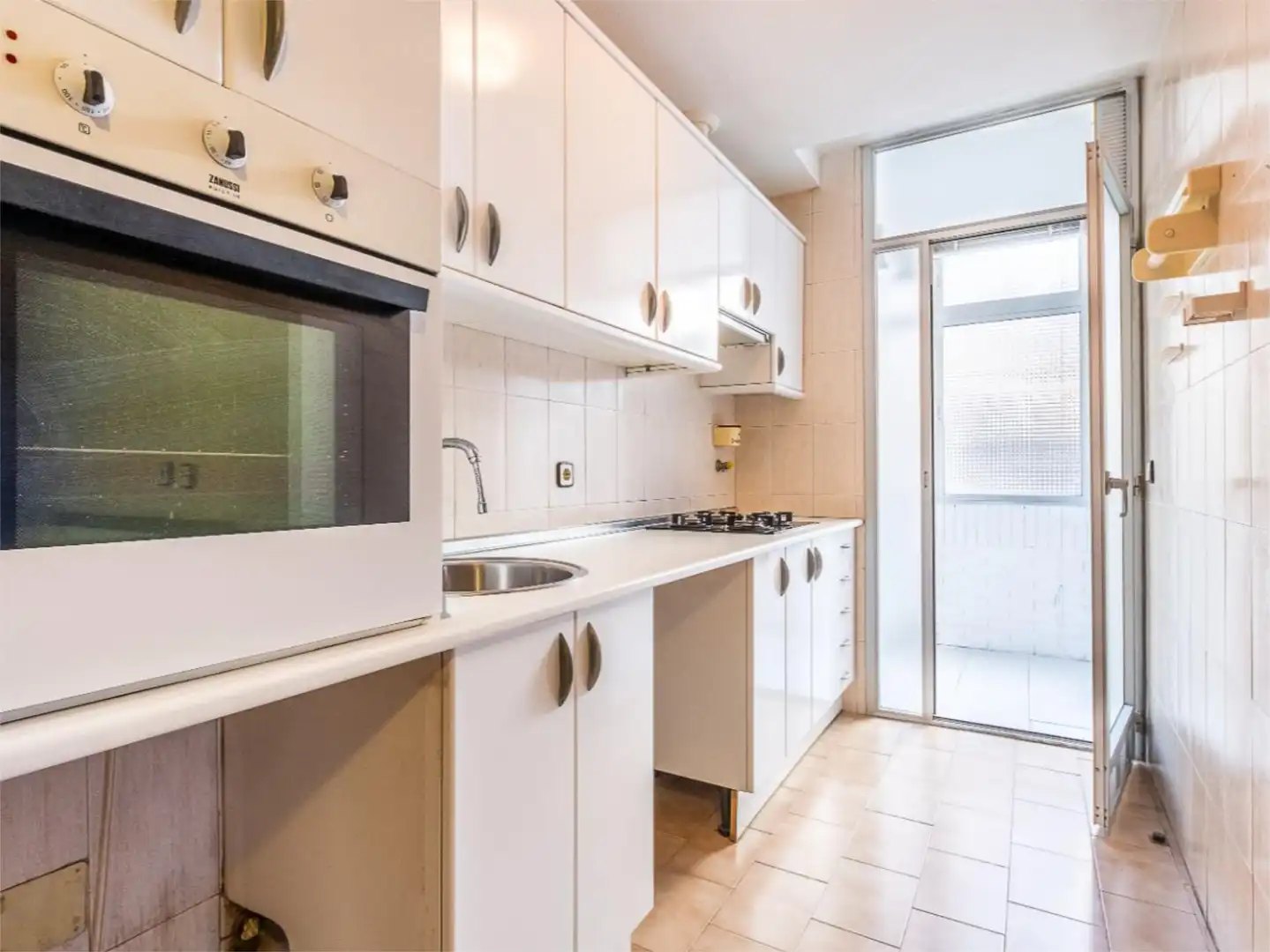 Flat for sale in Calle de Nuria, 93, Mirasierra Kitchen of Flat for sale in Madrid Capital with Terrace, Swimming Pool and Balcony