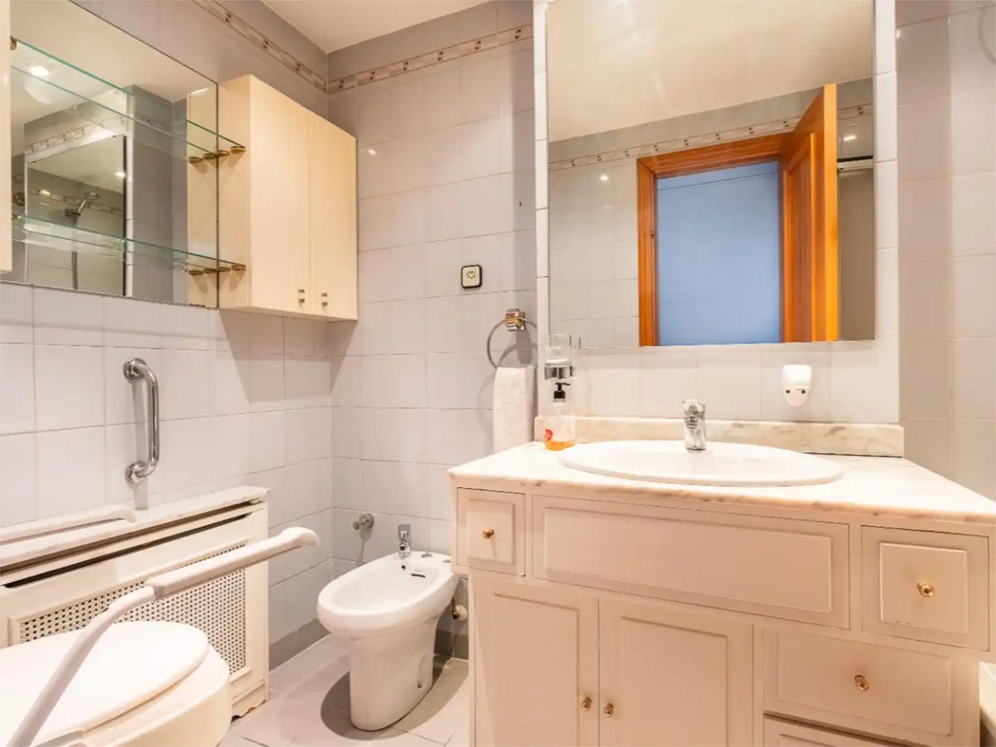Flat for sale in Calle de Nuria, 93, Mirasierra Bathroom of Flat for sale in Madrid Capital with Terrace, Swimming Pool and Balcony