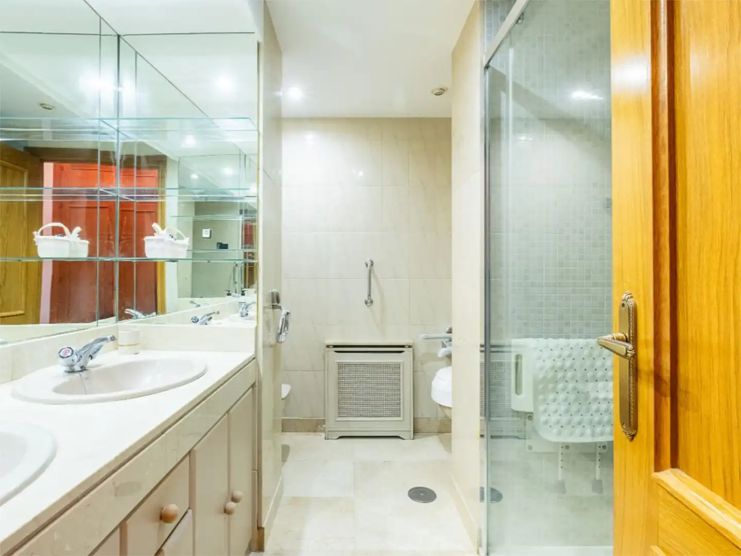 Flat for sale in Calle de Nuria, 93, Mirasierra Bathroom of Flat for sale in Madrid Capital with Terrace, Swimming Pool and Balcony