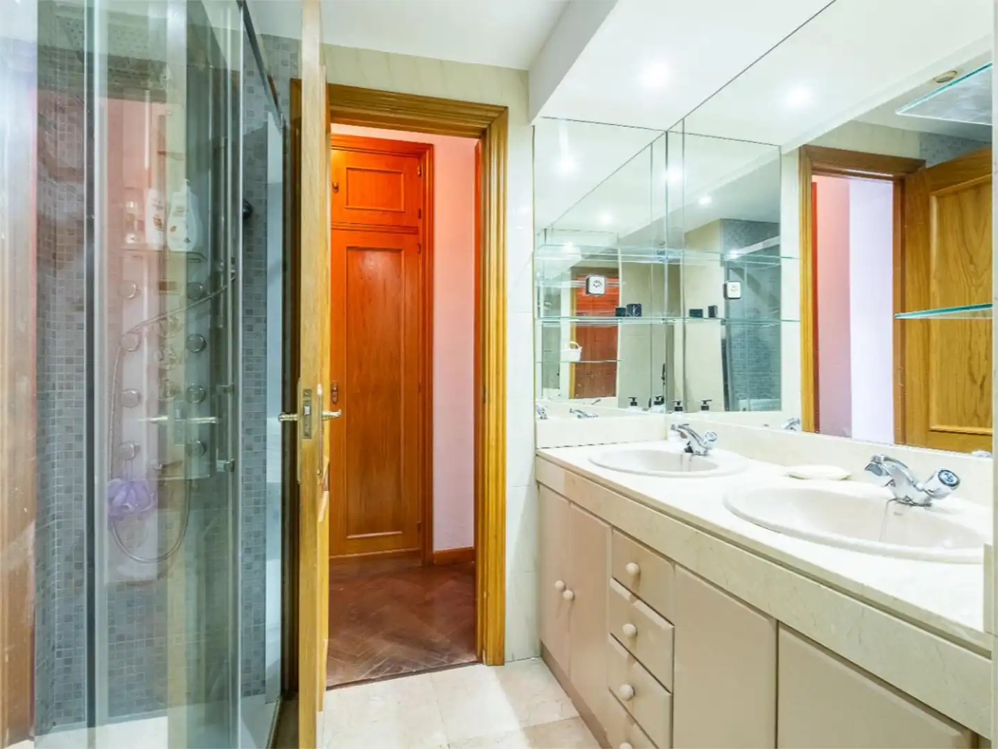 Flat for sale in Calle de Nuria, 93, Mirasierra Bathroom of Flat for sale in Madrid Capital with Terrace, Swimming Pool and Balcony