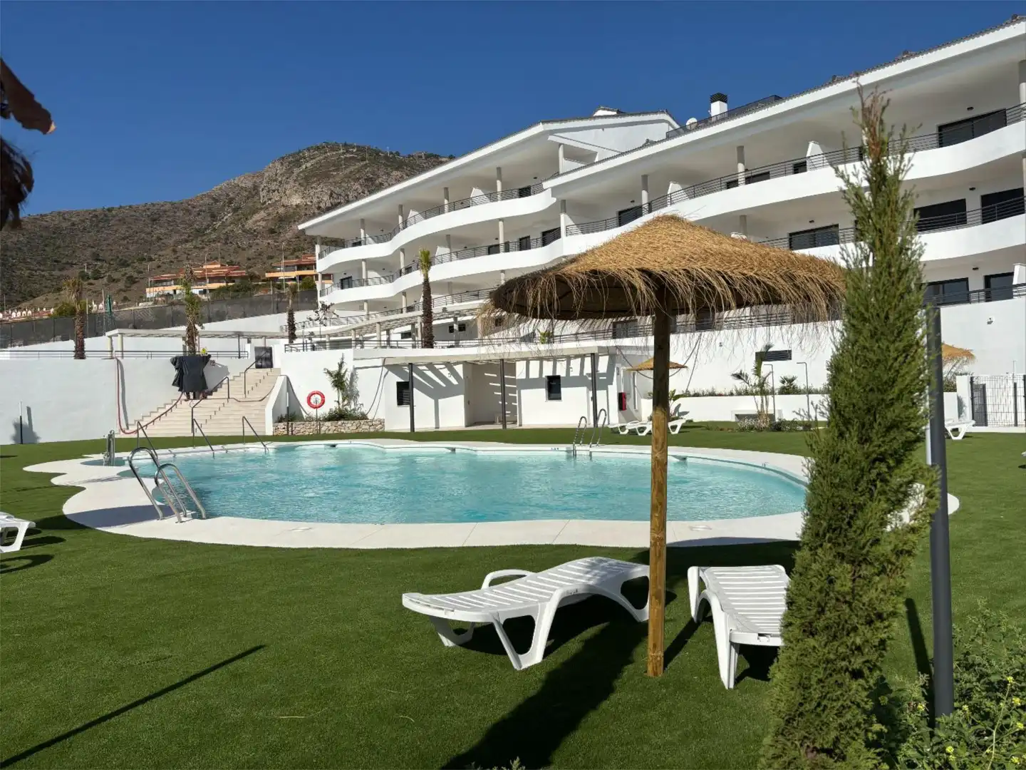 Vista exterior de Apartament en venda en Benalmádena amb Aire condicionat, Terrassa i Piscina