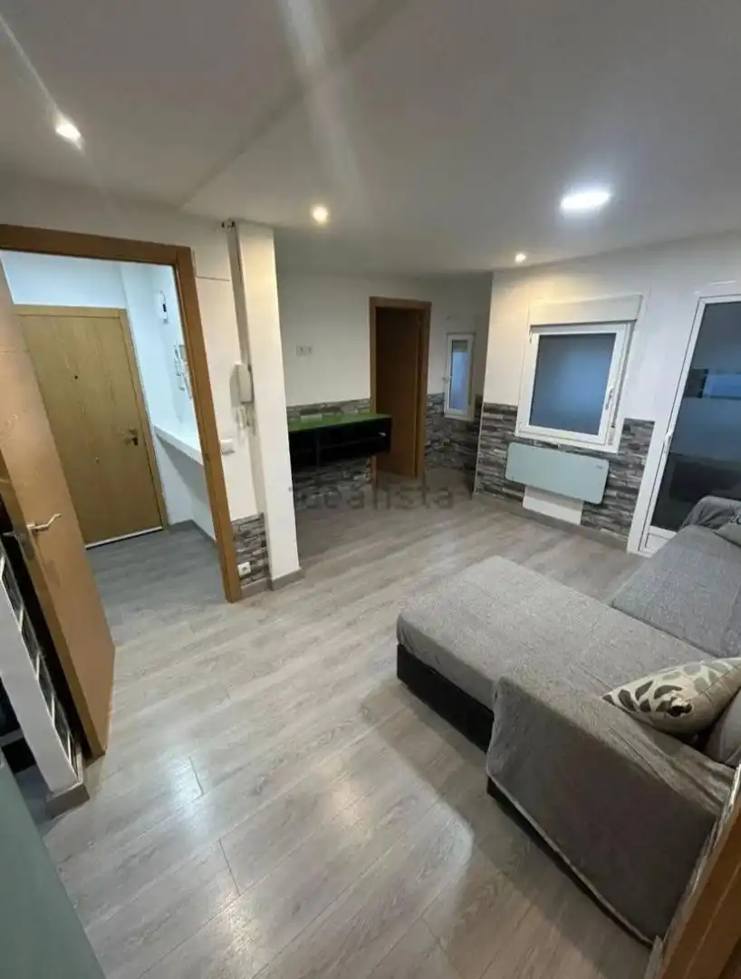 Piso de alquiler en Plaza de Burgo de Ebro, 4, Salvador Allende