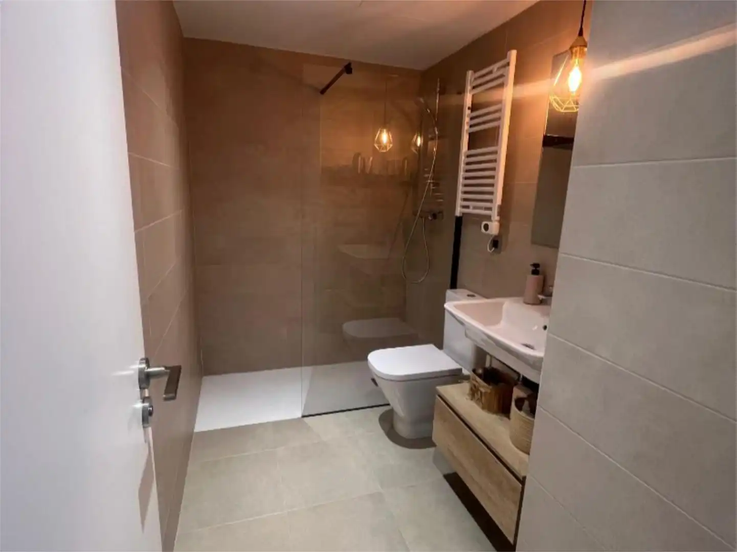 Flat for sale in Eixample Bathroom of Flat for sale in Sabadell with Air Conditioner, Terrace and Swimming Pool