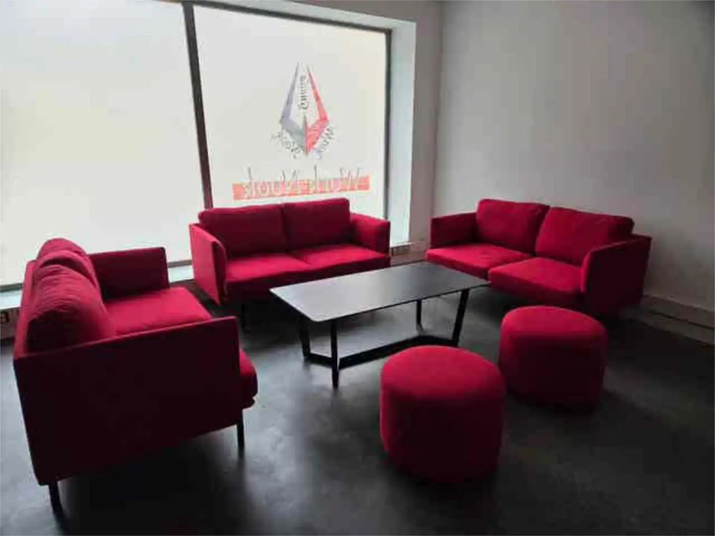 Sala de estar de Oficina de alquiler en Guadalajara con Aire acondicionado