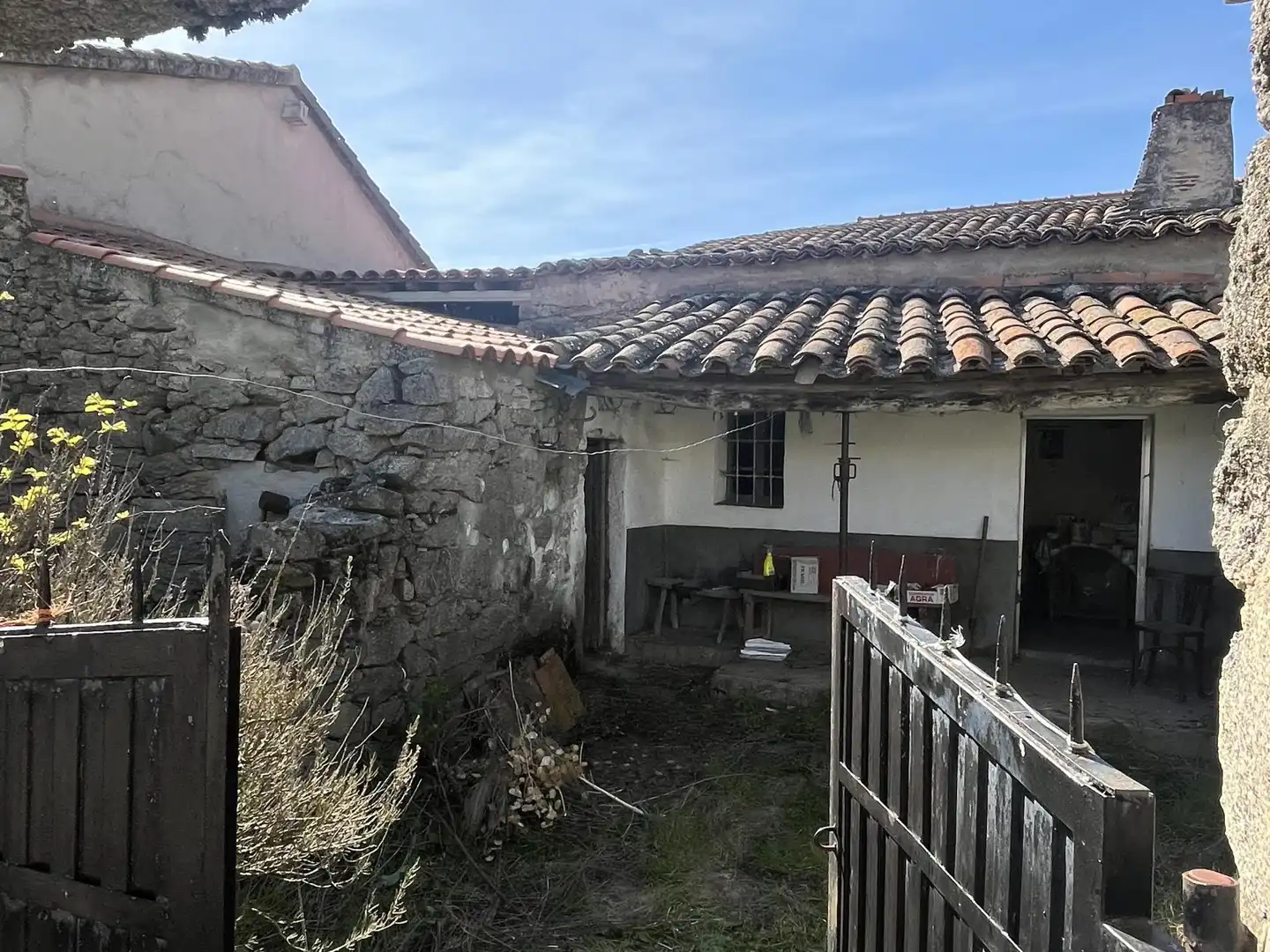 Exterior view of Houses for sale in Almeida de Sayago  with Private garden