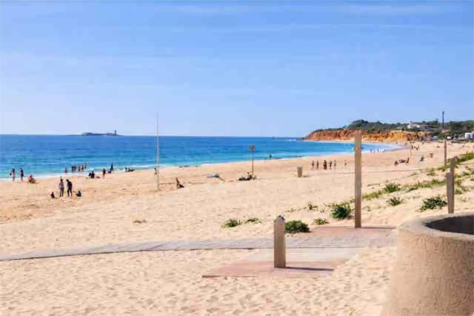 Vista exterior de Casa adosada en venda en Chiclana de la Frontera amb Jardí privat i Terrassa