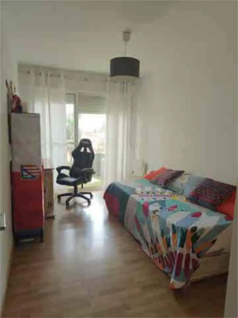 Apartament de lloguer a Albufereta Dormitori de Apartament de lloguer en Alicante / Alacant amb Calefacció, Terrassa i Moblat