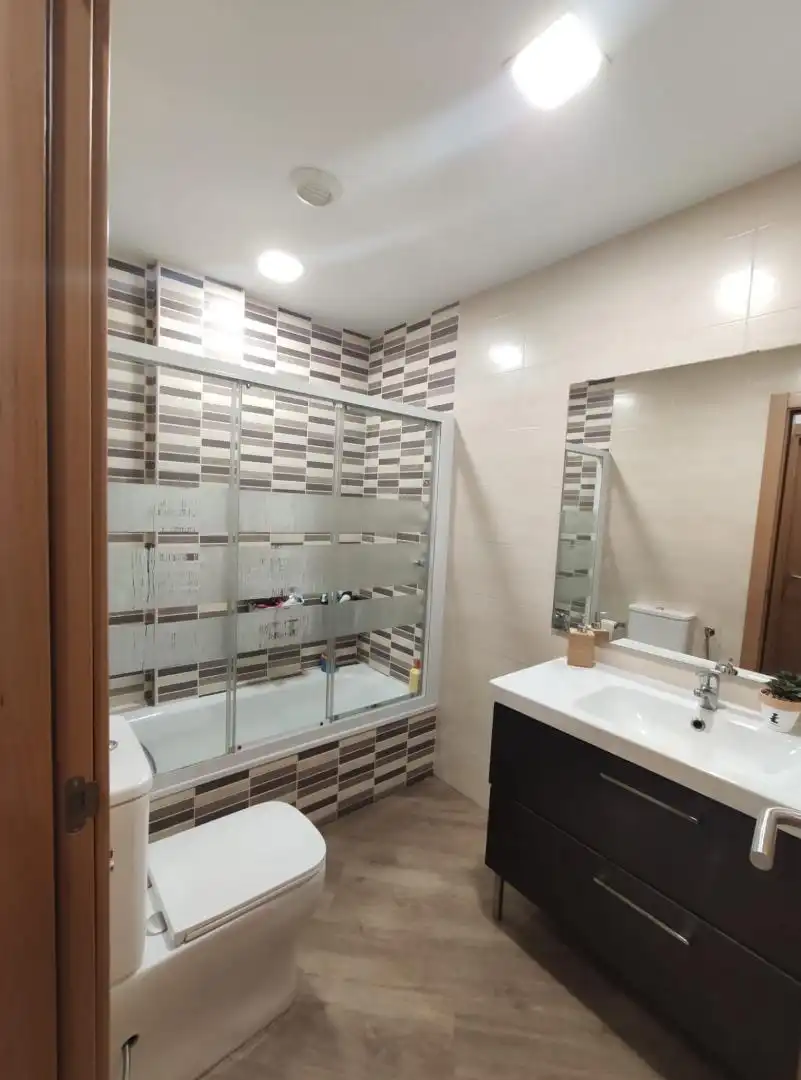 Baño de Piso en venta en Velilla de San Antonio con Aire acondicionado, Calefacción y Terraza