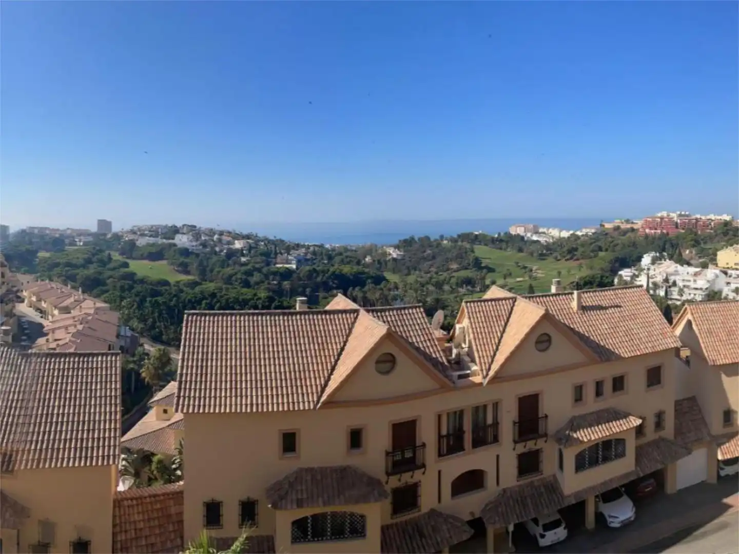 Vista exterior de Pis de lloguer en Benalmádena amb Aire condicionat, Calefacció i Jardí privat