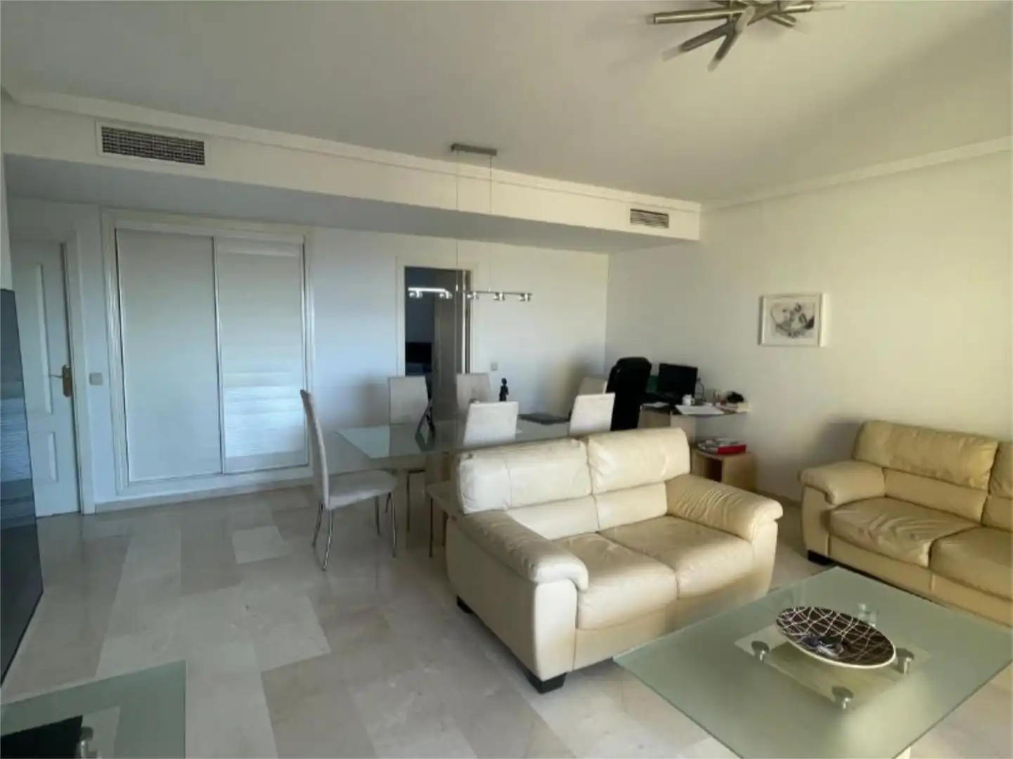 Sala d'estar de Pis de lloguer en Benalmádena amb Aire condicionat, Calefacció i Jardí privat