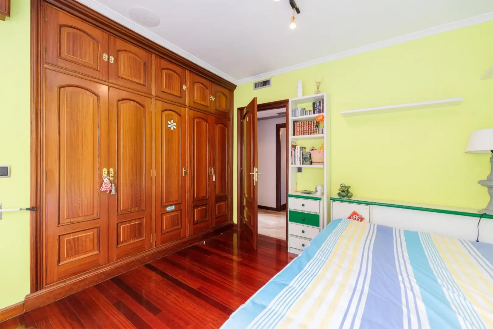 Pis en venda a Rúa de Monteleón, 7, Campo da Torre - Mollabao Dormitori de Pis en venda en Pontevedra Capital amb Aire condicionat, Parquet i Terrassa