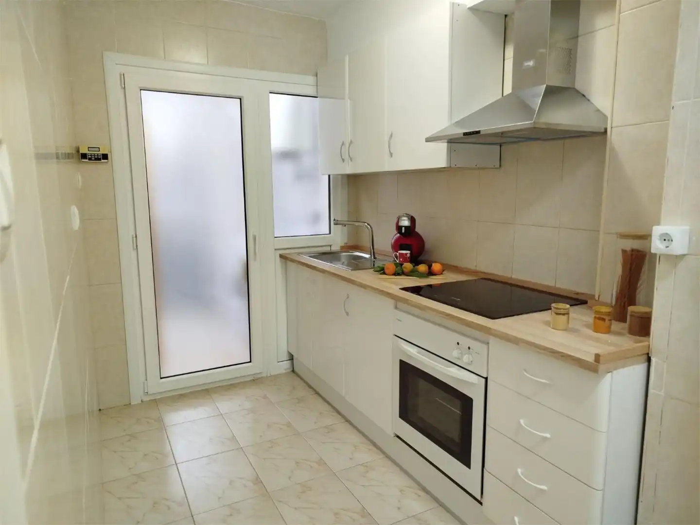 Flat for rent in Calle Periodista Luis de Vicente, 9, Cartuja Kitchen of Flat for rent in Granada with Air Conditioner, Furnished and Balcony