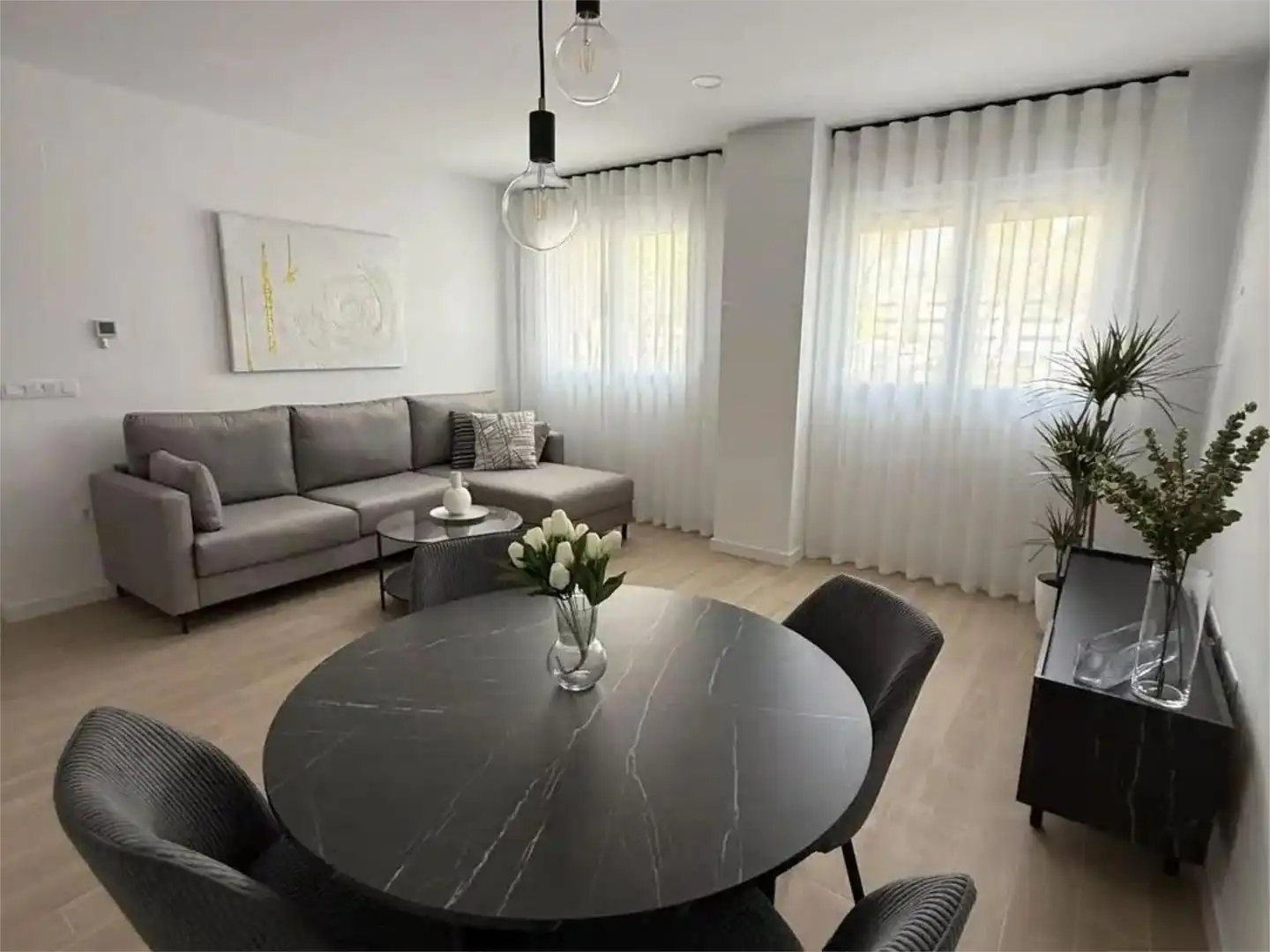 Sala de estar de Piso de alquiler en  Albacete Capital con Calefacción, Trastero y Piscina