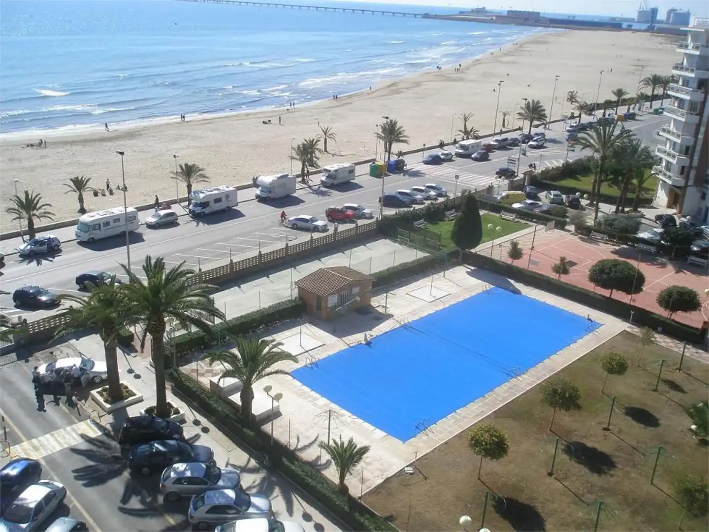 Flat for rent in Avenida Mediterráneo, 43, Playa Puerto de Sagunto Swimming pool of Flat for rent in Sagunto / Sagunt with Air Conditioner, Heating and Private garden