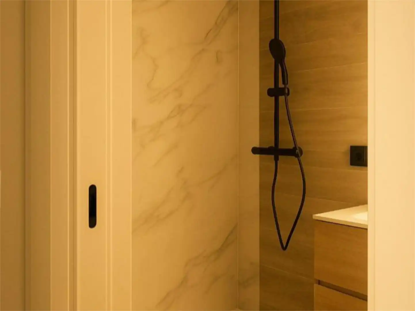Bathroom of Flat for sale in A Coruña Capital   with Heating, Parquet flooring and Storage room