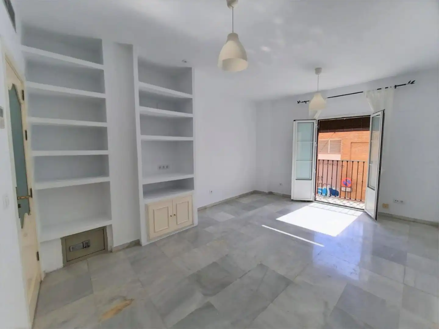 Living room of Flat for rent in  Sevilla Capital  with Air Conditioner, Heating and Storage room