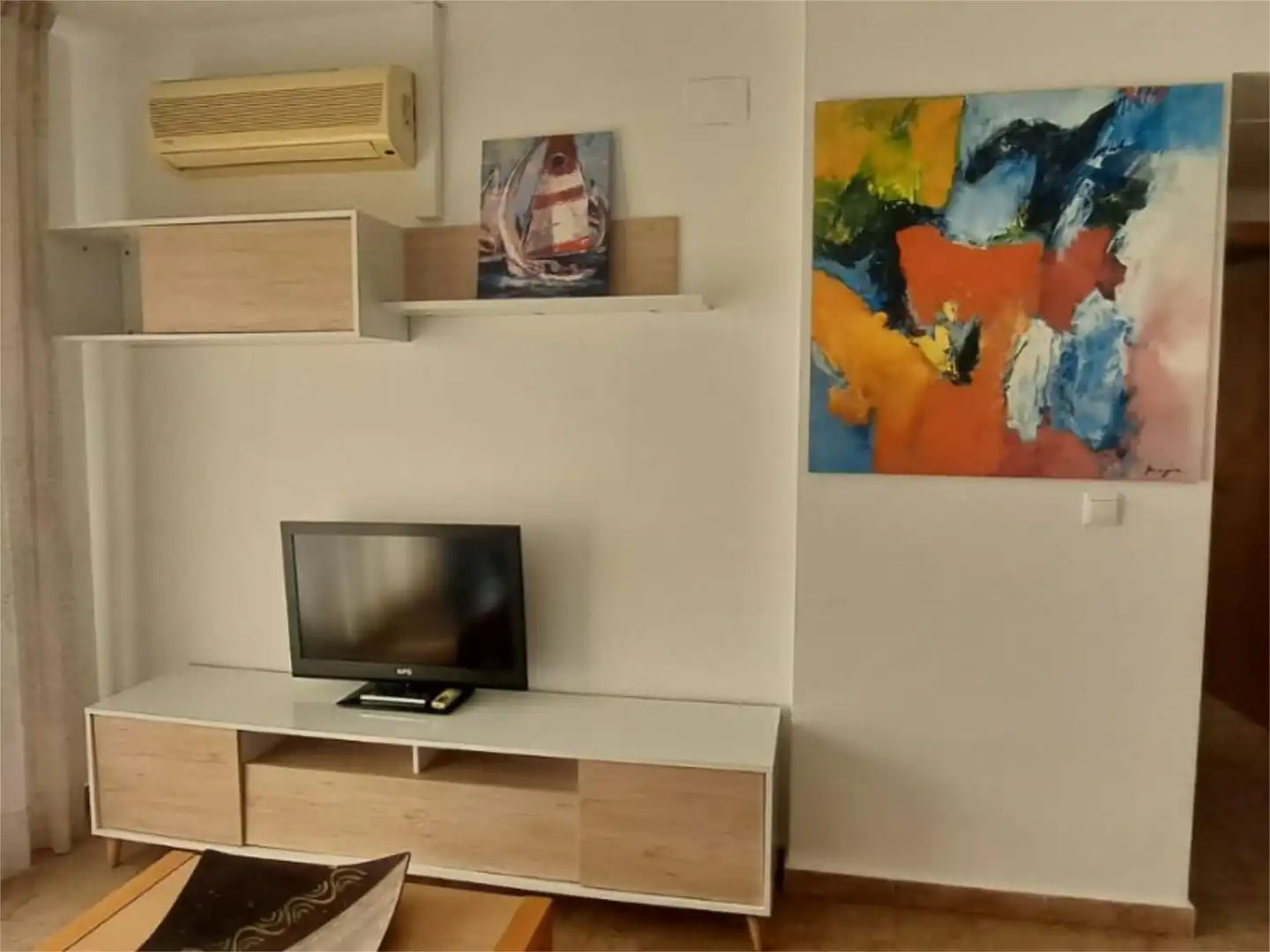 Apartamento de alquiler en Avenida del Decano, 2, Punta Umbría Sala de estar de Apartamento de alquiler en Punta Umbría con Aire acondicionado, Terraza y Piscina
