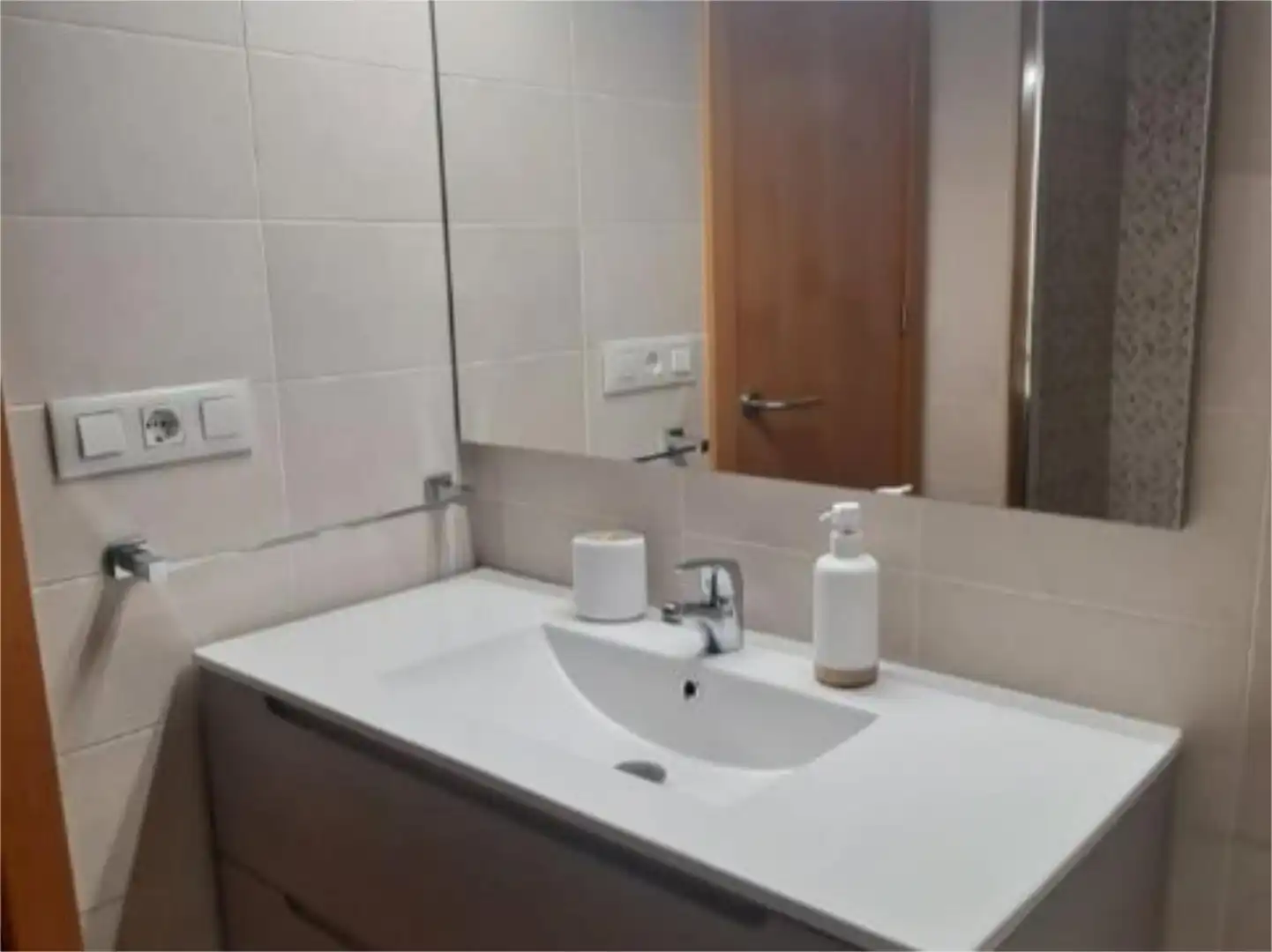 Apartamento de alquiler en Avenida del Decano, 2, Punta Umbría Baño de Apartamento de alquiler en Punta Umbría con Aire acondicionado, Terraza y Piscina