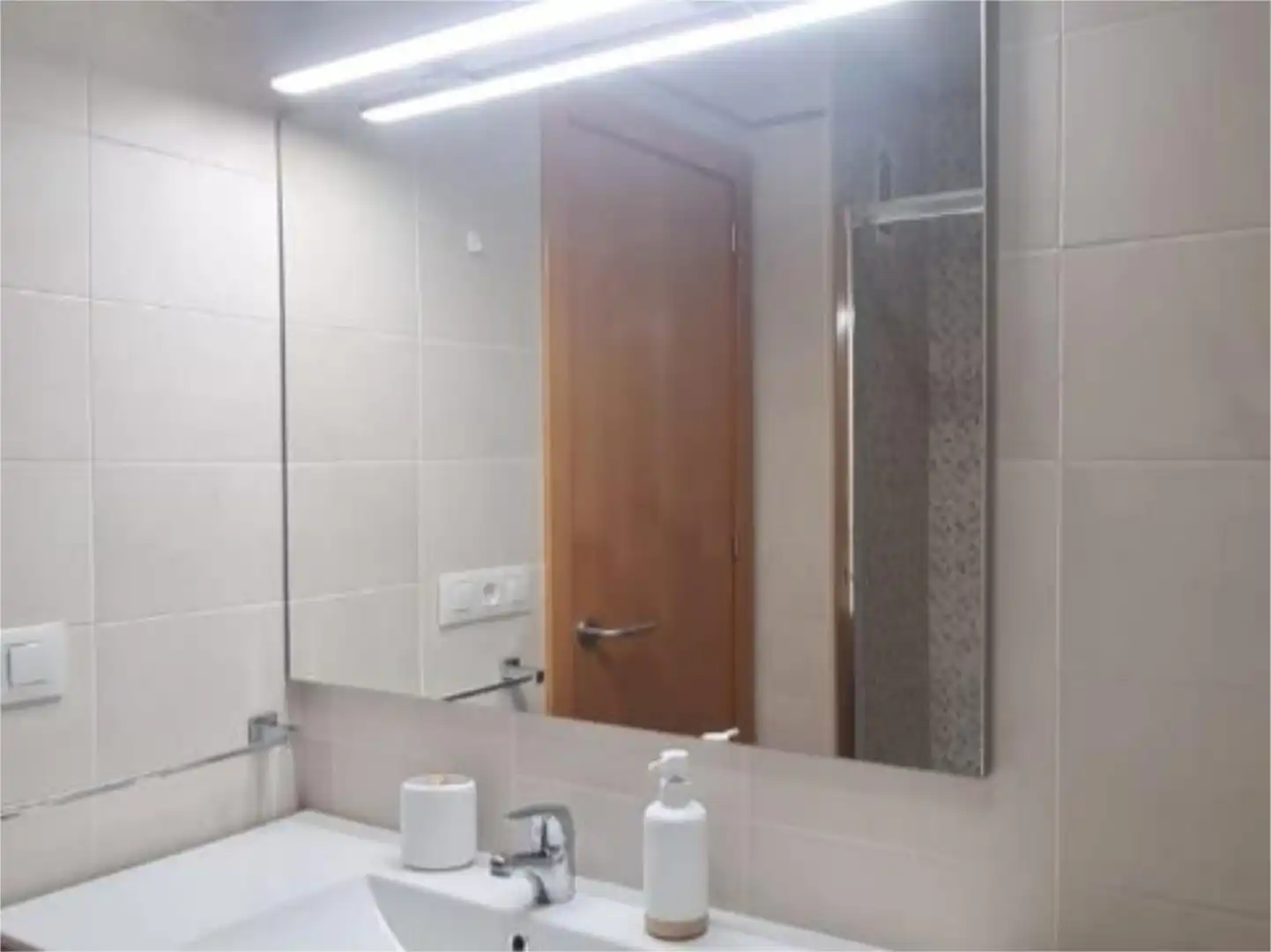 Apartamento de alquiler en Avenida del Decano, 2, Punta Umbría Baño de Apartamento de alquiler en Punta Umbría con Aire acondicionado, Terraza y Piscina