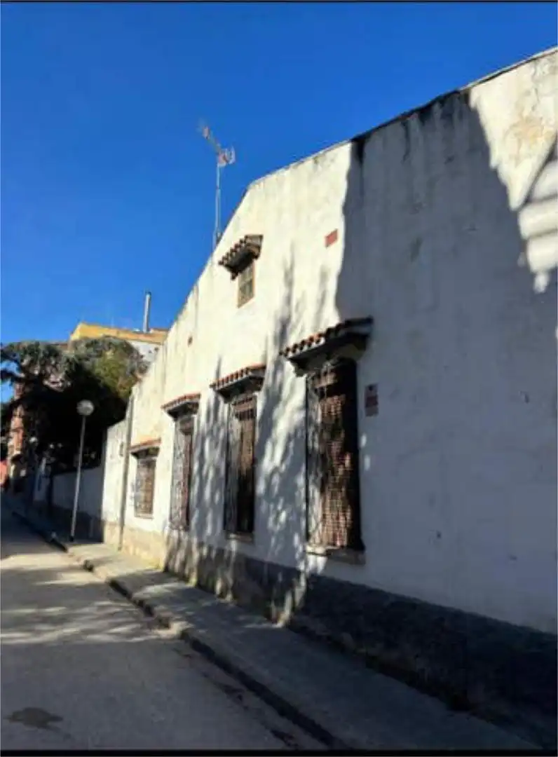 Vista exterior de Casa o xalet en venda en Cerdanyola del Vallès amb Terrassa i Piscina