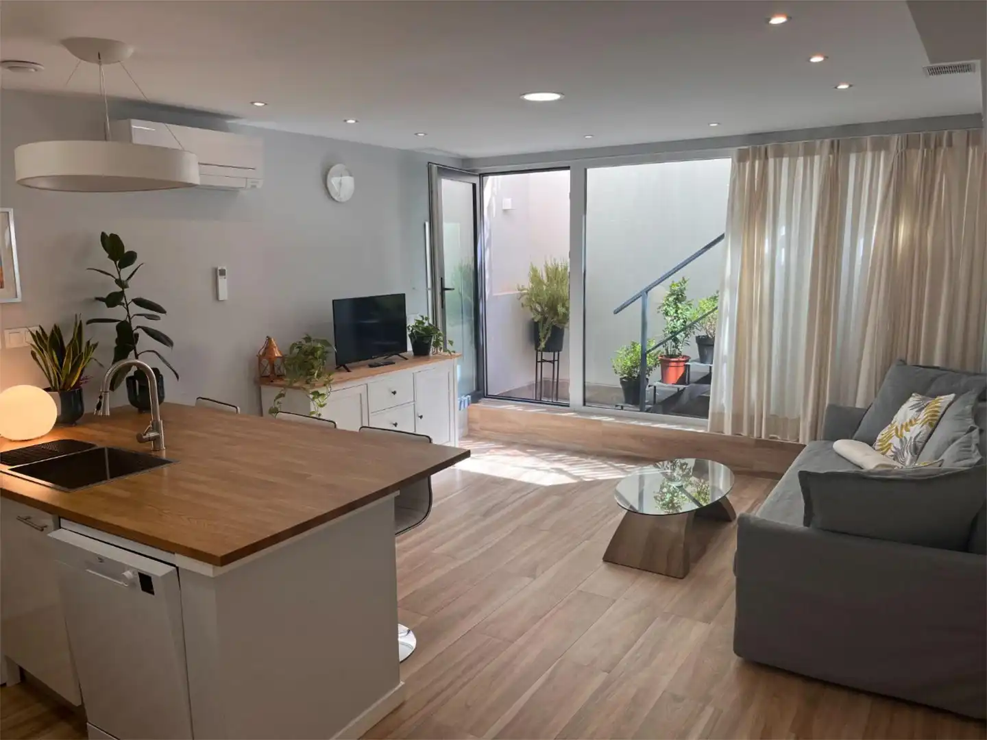 Apartament de lloguer a Calle Lavanda, 34, Valdebebas - Valdefuentes Sala d'estar de Apartament de lloguer en Madrid Capital amb Aire condicionat, Calefacció i Moblat