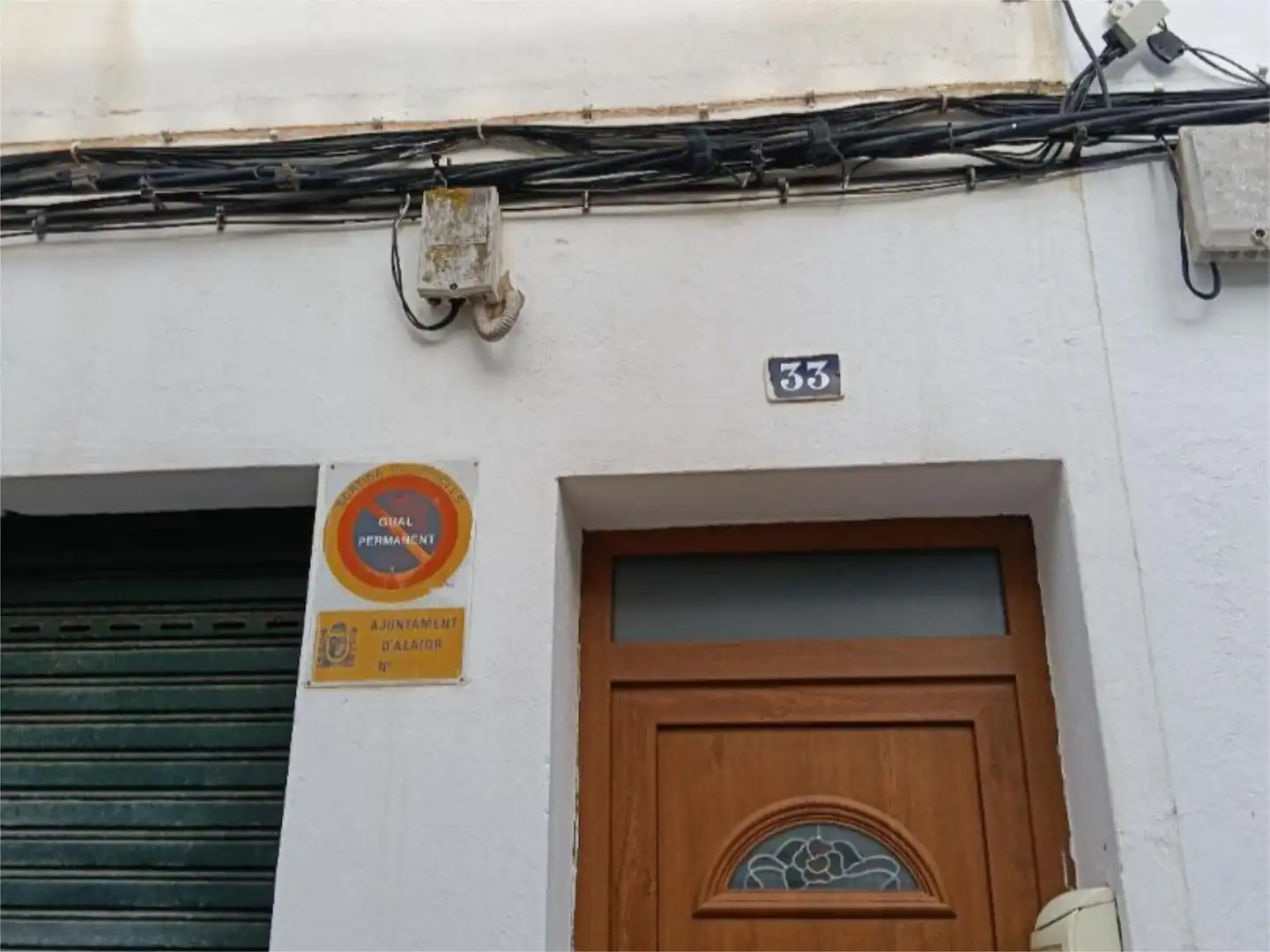 Außenansicht von Einfamilien-Reihenhaus zum Verkauf in Alaior mit Terrasse