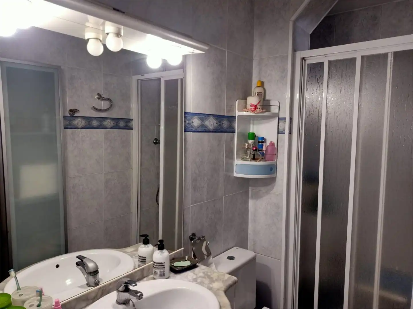 Wohnung zum Verkauf in Carrer de Les Camèlies, 1, Sant Ildefons Badezimmer von Wohnung zum Verkauf in Cornellà de Llobregat