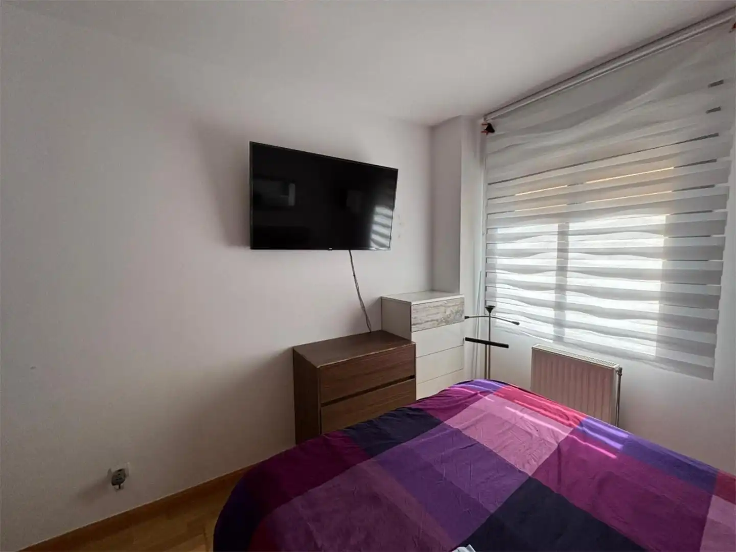 Piso en venta en Calle Trespaderne, 4, San Pedro y San Felices Habitación de Piso en venta en Burgos Capital