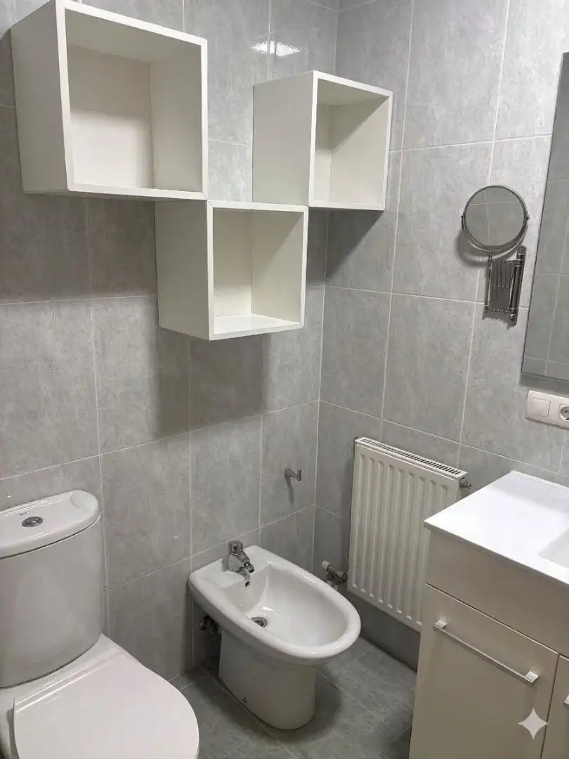 Piso en venta en Calle Trespaderne, 4, San Pedro y San Felices Baño de Piso en venta en Burgos Capital