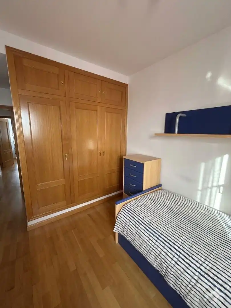 Piso en venta en Calle Trespaderne, 4, San Pedro y San Felices Habitación de Piso en venta en Burgos Capital