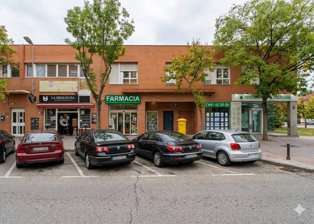 Piso en Alquiler en Avenida Cristóbal Colón, 18 en Saucar - Zarzuela