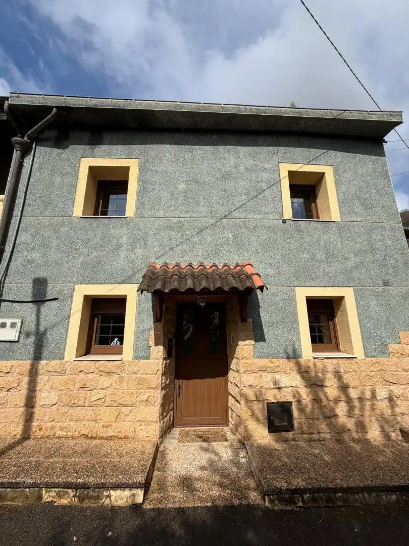 Casa o xalet en venda a Calle Río Silvestre, San Martín del Rey Aurelio Vista exterior de Casa o xalet en venda en San Martín del Rey Aurelio amb Calefacció, Jardí privat i Parquet