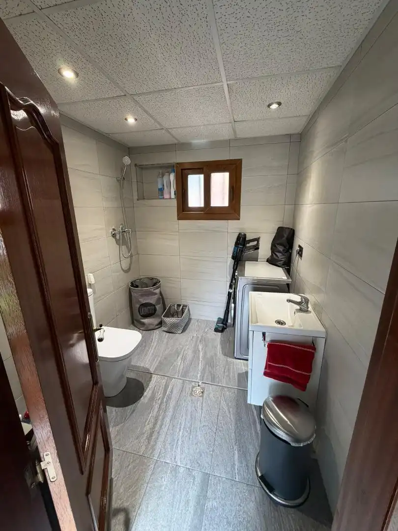 Casa o xalet en venda a Calle Río Silvestre, San Martín del Rey Aurelio Bany de Casa o xalet en venda en San Martín del Rey Aurelio amb Calefacció, Jardí privat i Parquet