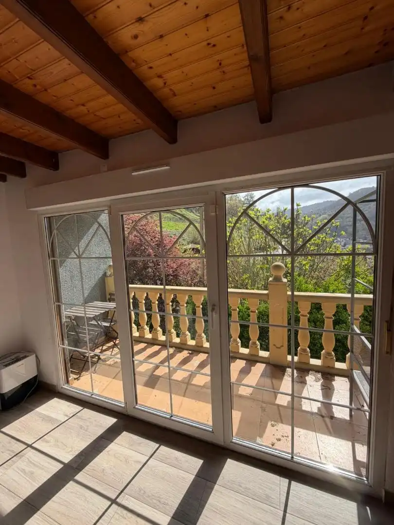 Casa o xalet en venda a Calle Río Silvestre, San Martín del Rey Aurelio Terrassa de Casa o xalet en venda en San Martín del Rey Aurelio amb Calefacció, Jardí privat i Parquet