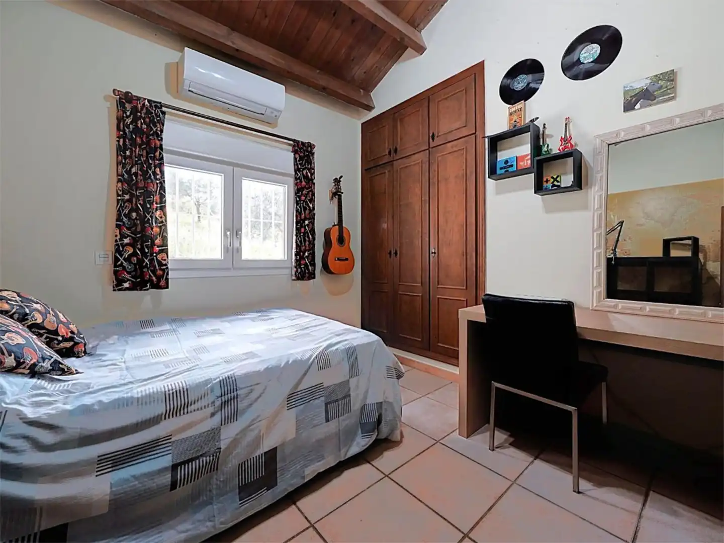 Wohnung zum Verkauf in Lugar Llanos Los, 101, Coín Schlafzimmer von Wohnung zum Verkauf in Coín mit Klimaanlage, Terrasse und Schwimmbad